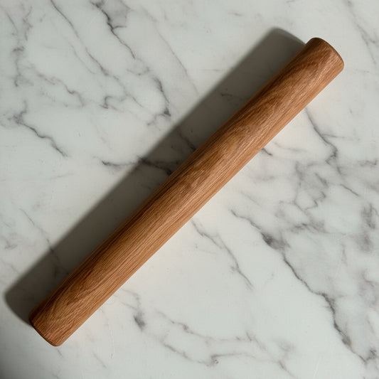 Nudelholz Eiche auf Arbeitsfläche