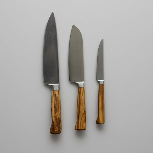 Kochmesser, Santoku und Allzweckmesser mit Olivenholzgriffen