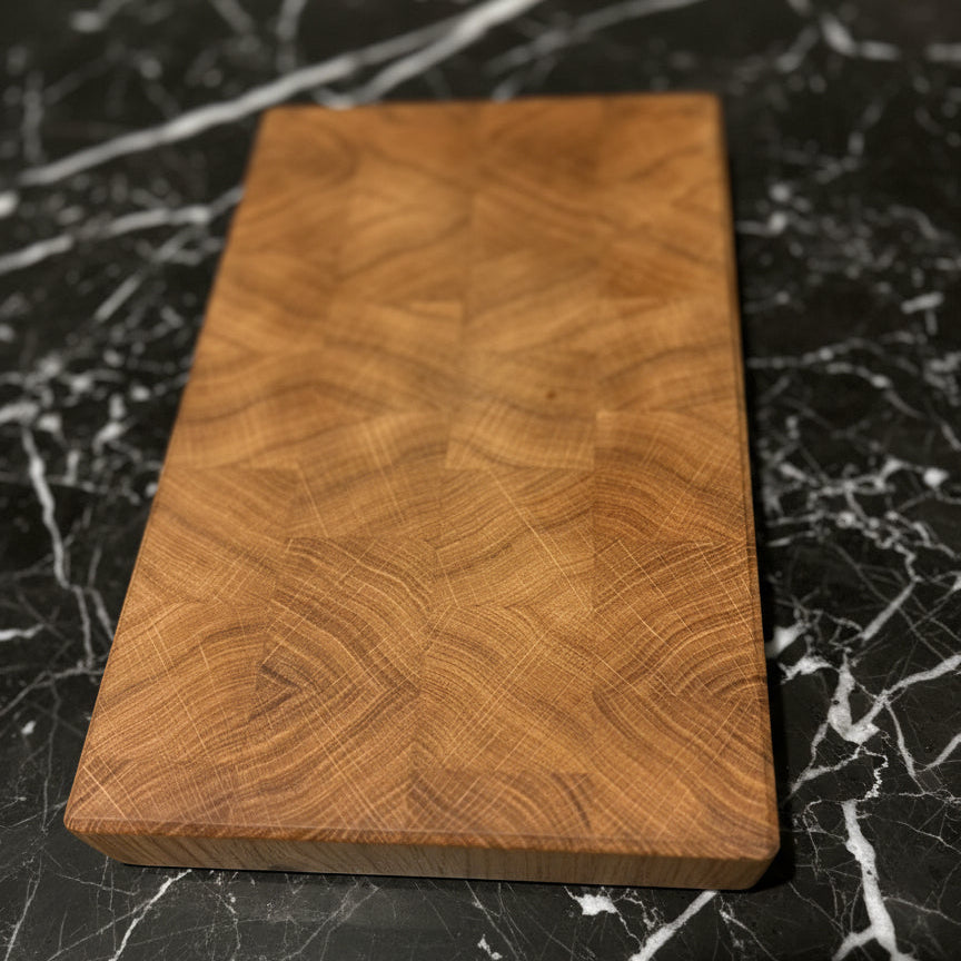 Holz Schneidebrett Küchenbrett Eiche auf schwarzer Marmor Platte
