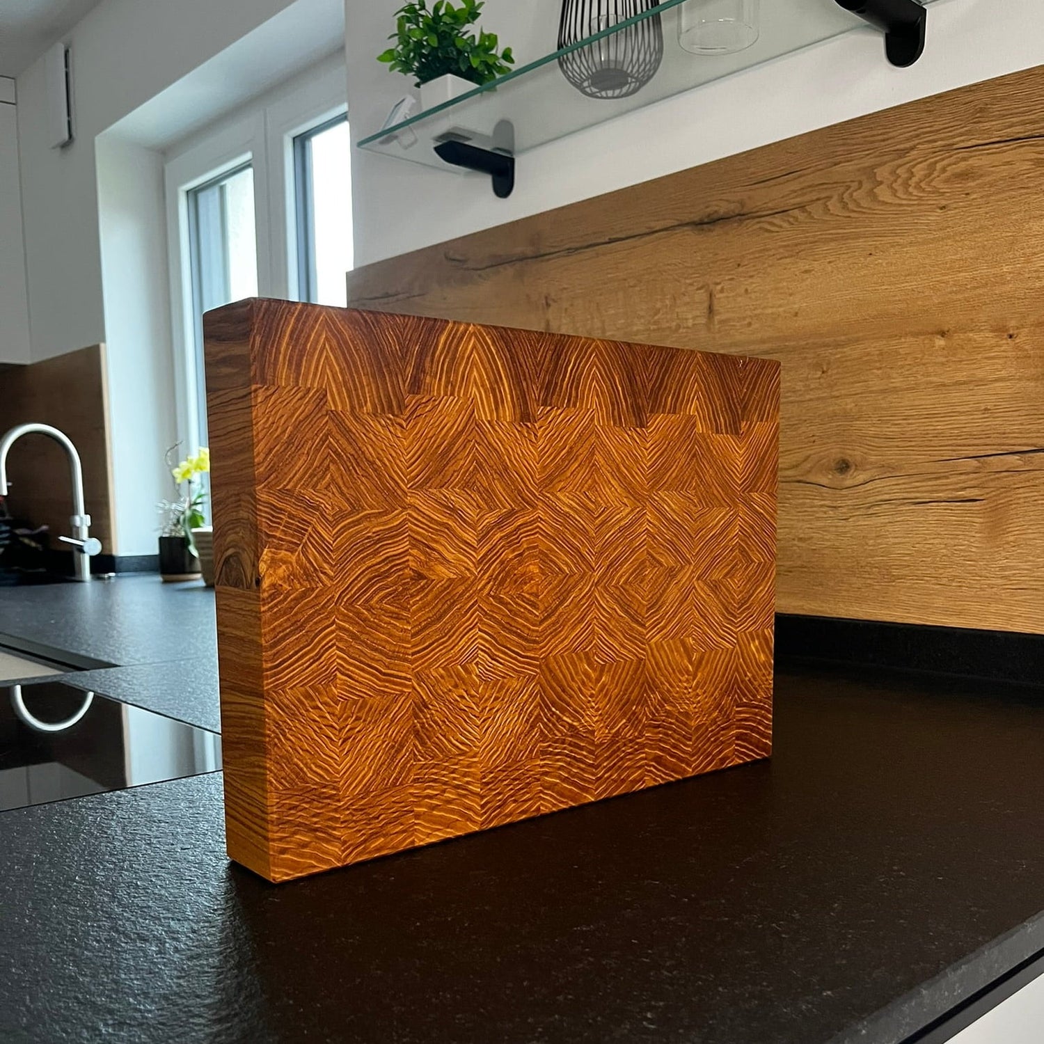 Esche Stirnholz Hackblock stehend Front