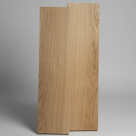 Studiofoto von zwei Eiche Holzbohlen