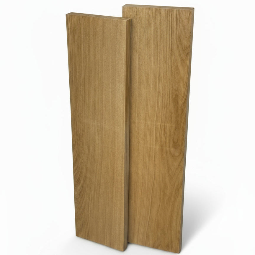 Zwei Holzbohlen Seitenansicht