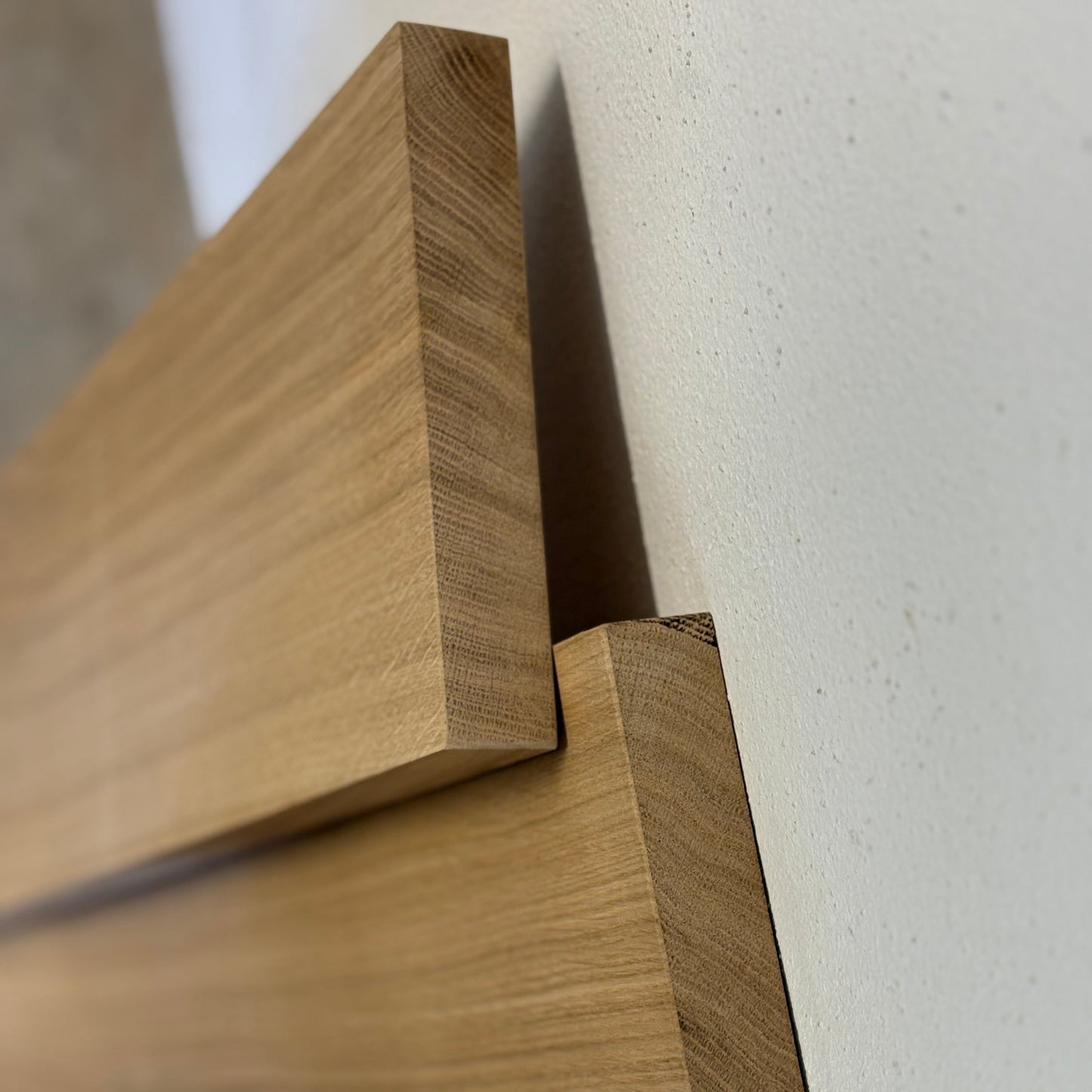 Zwei Holzbohlen Vogelperspektive