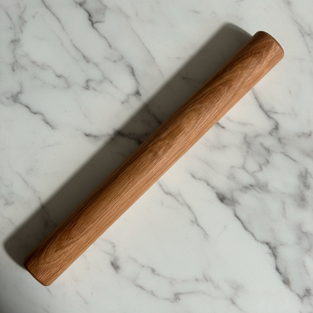 Nudelholz Eiche auf Arbeitsfläche