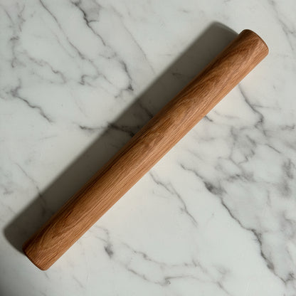 Nudelholz Eiche auf Arbeitsfläche