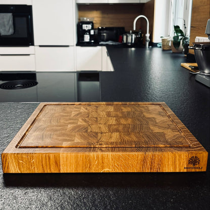 Stirnholzbrett Eiche mit Saftrille auf Tresen