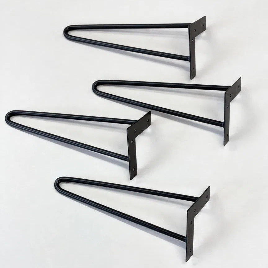 Schwarze Tischfüße vier Stück vor weißem Hintergrund