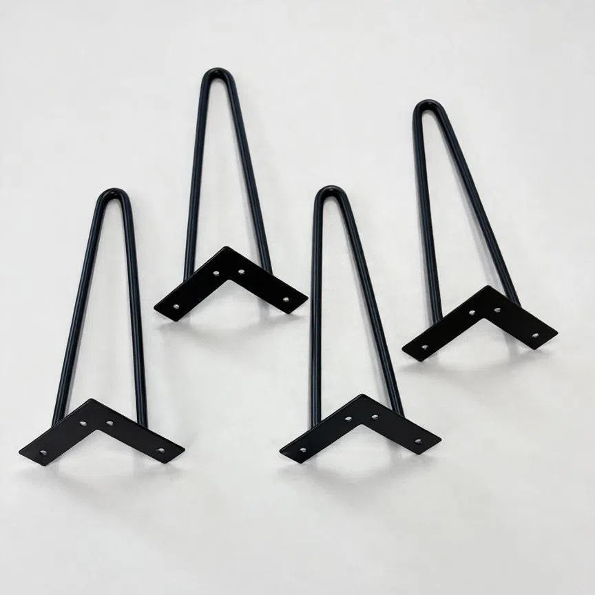 Tischfüße schwarz vor weißem Hintergrund