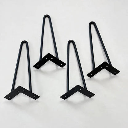 Tischfüße schwarz vor weißem Hintergrund